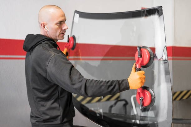 Windshield Repair vs Replacement in Santa Ana, CA